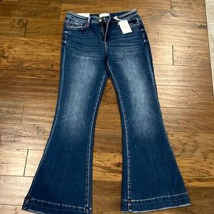 Vervet Blue womens size 31 NWT jeans. These run 2 sizes big. Fit like a 33.